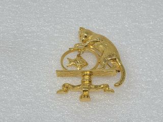 Vintage Avon Gold Tone Cat On Table W/ Dangling Fish In Bowl Brooch Pin