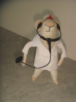 Cute Pin Felt Needle Felted Collectible Medic Doctor Nurse Mouse Figure Gift 2