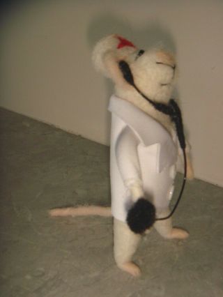 Cute Pin Felt Needle Felted Collectible Medic Doctor Nurse Mouse Figure Gift 3