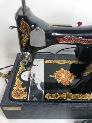 VINTAGE DIPLOMAT PRECISION BUILT SEWING MACHINE,  DELUXE / Made in Japan 3