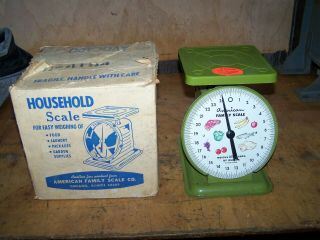 Vintage American Family Metal Kitchen Scale 25 Lbs/11 Kg Avocado Color