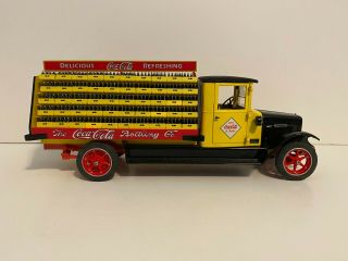 Danbury 1928 Coca Cola International Delivery Truck 1:24 W/extra Cases