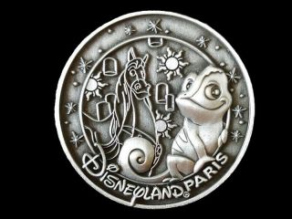 Disney Pin Dlp Disneyland Paris Medallion Series - Pascal And Maximus 065/150