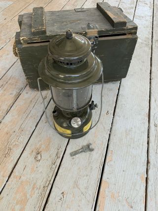 Vintage Us Military Coleman Green Lantern - 1962 Quadrant Glass Oem Crate