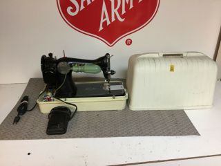 Vintage Singer Sewing Machine W/ Case And Pedal
