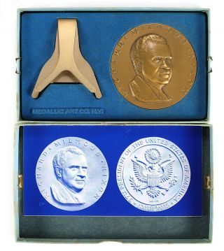 Richard Nixon 1969 Vintage 6 Oz.  Bronze Inaugural Medal W/ Box & Stand By Maco