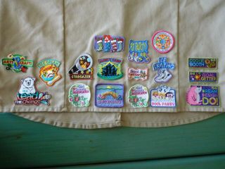 Girl Scouts USA Beige/Tan Vest With Badges Pins and Patches Size Large 3