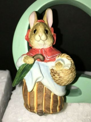 The World Of Beatrix Potter,  (q) Mrs Rabbit Alphabet Figurine,  A5009,