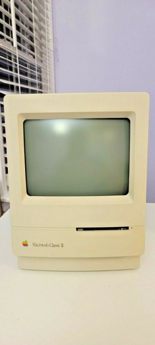 Vintage Apple Macintosh Classic Ii Desktop Computer (model M4150) Powers Up