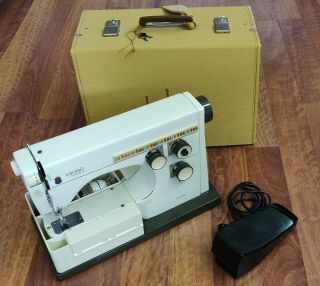 Vintage 1970 ' s Viking Husqvarna Sewing Machine Model 6430 2