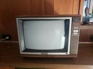 Vintage Hitachi 13 " Solid State Color Tv 1986 Retro Gamer Woodgrain Ct1347