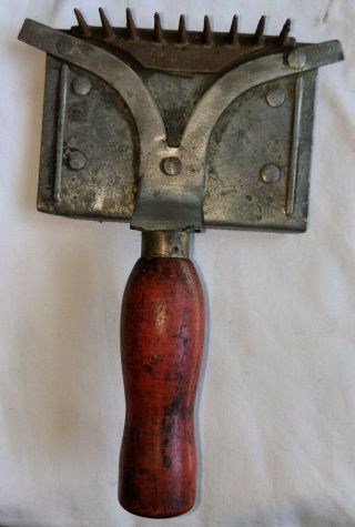Vintage Curry Comb Red Wood Handle For Farm Horse Livestock Cast Iron Tines