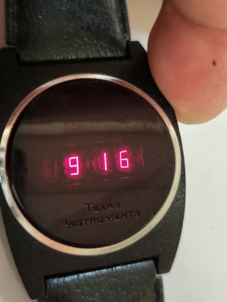 Vintage Texas Instruments Mens Series 500 Red Led Wrist Watch.  All