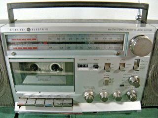 Vintage General Electric 3 - 5265A AM/FM Stereo Cassette Music System Boombox 2