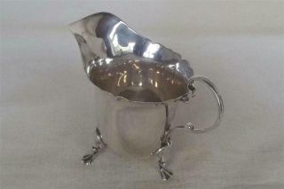 A STUNNING ANTIQUE SOLID STERLING SILVER SHAPED CREAM JUG BIRMINGHAM 1921. 2
