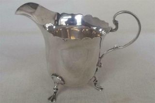 A STUNNING ANTIQUE SOLID STERLING SILVER SHAPED CREAM JUG BIRMINGHAM 1921. 3