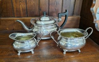 Good Sized Vintage Sheffield Epns Silver Plated Three Piece Teaset On Claw Feet