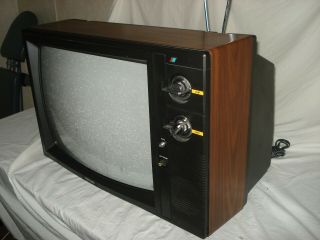 Vintage 19 inch Portland Color TV Television Gaming 2