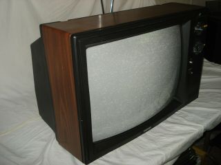 Vintage 19 inch Portland Color TV Television Gaming 3