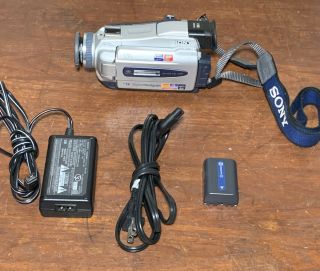 Sony Dcr - Trv18 Mini Dv Digital Video Cassette Camera Recorder Vtg