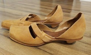 Cydwoq 37 Womens Pedestal Vintage Tan Brown Kitten Heels