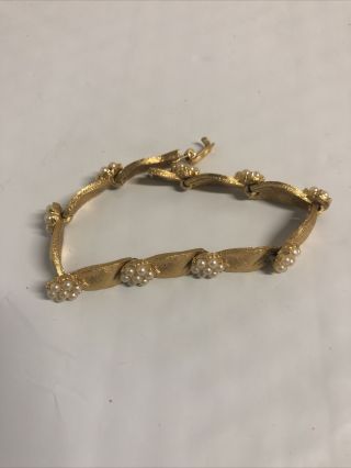 Signed Crown Trifari Vintage Flower Pearl And Gold Tone Bracelet