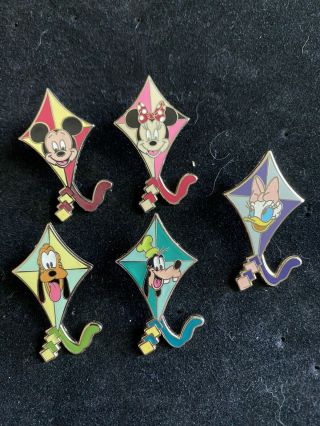 Dlr Cast Lanyard Series 3 - Kite Set Of 5 Disney Pins