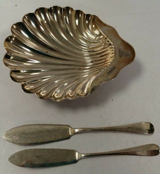 1887 Antique Silver Shell Butter Dish And Two 1915 Silver Butter Spreaders 893