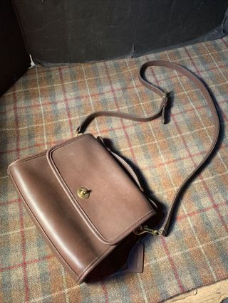Coach 9870 Vintage Classic Brown Leather Purse With Care