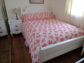 Vintage 50s 60s Mid Century Queen Size Pink And White Floral Frilly Bed Coverlet