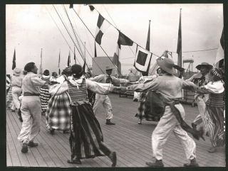 Fotografie Tanzvorführung An Bord Des Kdf - Flaggschiffes Wilhelm Gustloff