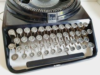 Vintage 1940s era Olivetti Ico Typewriter / Olivetti Ico Needs attention 2