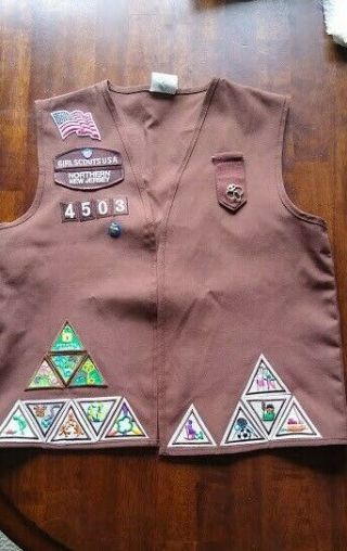Official Girl Scout Brownie Vest Patches Pins Medium Great Conition