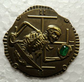 Disney Pin Dlr Pirates Of The Caribbean Potc Gold Coin With Emerald Stone