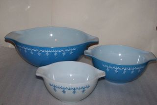 Vintage Pyrex Snowflake Garland Blue Set Of 3 Mixing Bowls 441 442 444