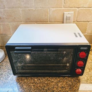 Vintage Delonghi Alfredo Deluxe Toaster Oven Bake Broil White Cabinet Red Knobs