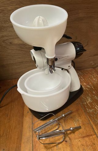 Vtg Retro Sunbeam Mixer Mixmaster Model 12 Milk Glass Bowls W/attachments/juicer