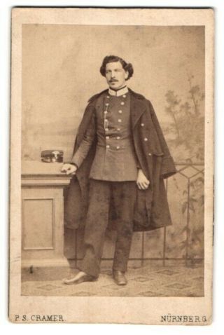 Fotografie P.  S.  Cramer,  Nürnberg,  Eisenbahner In Uniform Mit Mütze