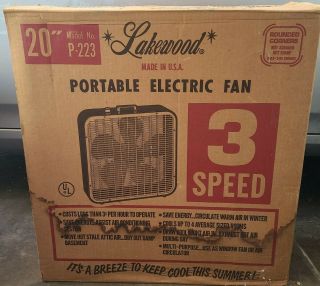 Vintage Portable Metal Box Fan Lakewood 3 Speed 20  Model P - 223 W/ Box