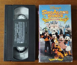 Disneys Sing Along Songs - Disneyland Fun: Its A Small World (vhs,  1993)