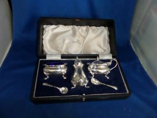 Lovely Cased 3 Piece Condiment Set C.  1950 Walker Hall Silver Plate Sheffield
