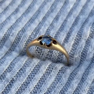 Vintage Women’s 10k Gold Blue Aquamarine Single Stone Ring Band Size 4.  5