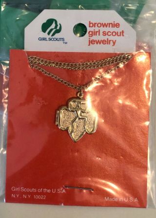 Vintage Girl Scout Brownie Elf Trefoil Locket Gold Toned Necklace Orig Pkg.