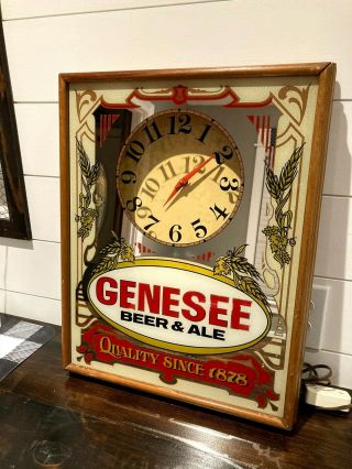 Vintage Genesee Game Room Man Cave Draft Beer Ale Bar Clock Lighted Sign