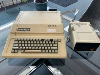 Vintage Apple Iie A2s2064 - W/ Disk Drive