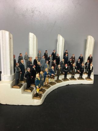 MARX 1960 ' s Set of United States 1 - 35 Presidents 35 Mini Figures w/Display 2