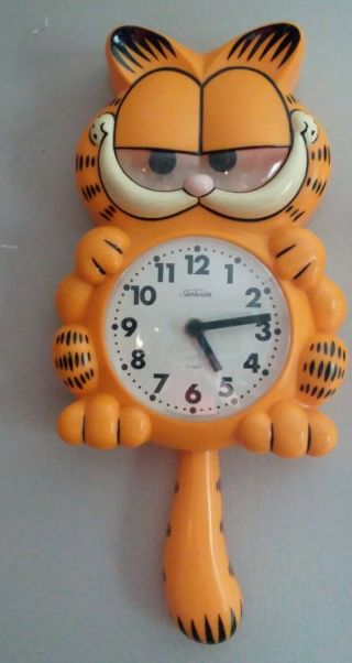 Vintage Sunbeam 1978 Garfield Cat Wall Clock Moving Eyes & Swinging Tail