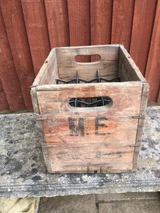 VINTAGE 1960s WATNEY MANN 12 BOTTLE WOODEN CRATE,  GREAT PATINA. 2