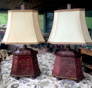 Pair Vintage Asian Oriental Style Matching Table Lamp Resin Hollywood Regency