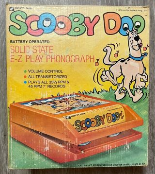 Scooby Doo 1976 Vanity Fair Solid State Phonograph Record Player W Box